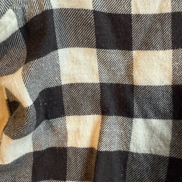 A&F black and white flannel button down - Picture 4 of 4